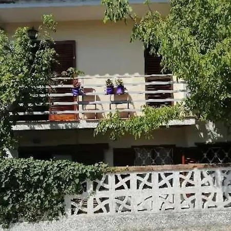 Apartment Rez-de-jardin 3 A S'agaro Dans Maison Individuelle